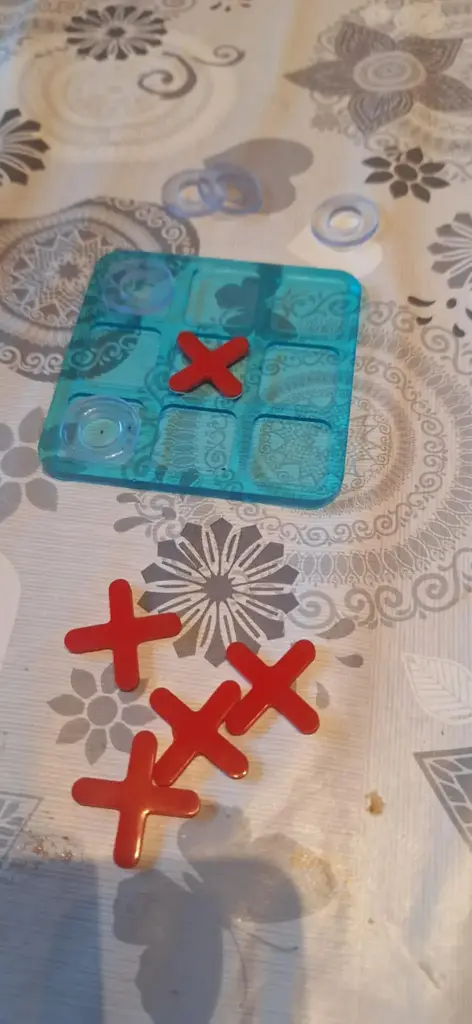 Jeux du morpion (Blanc intense n°1, Blanc intense n°1, Blanc intense n°1)